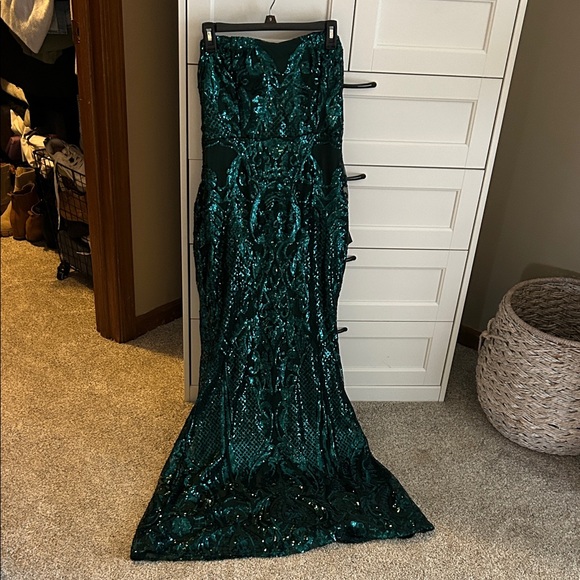 Lulus Dresses & Skirts - Lulus Emerald Green Sequin Strapless Mermaid Gown